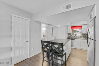 Photo #3: 6634113 Listing