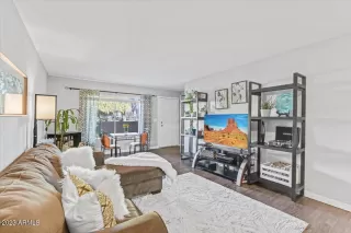 Photo #5: 6634113 Listing