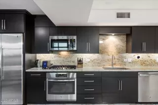 Photo #3: 6634830 Listing