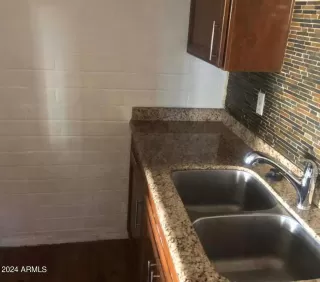 Photo #5: 6635426 Listing