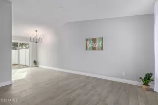 Photo #5: 6635932 Listing