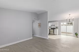 Photo #6: 6635932 Listing