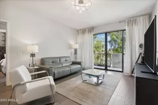 Photo #3: 6635983 Listing