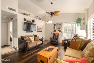 Photo #3: 6636059 Listing