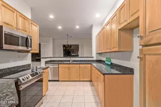 Photo #5: 6636147 Listing