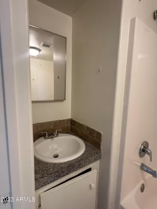 Photo #5: 6636320 Listing