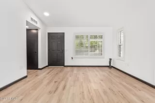 Photo #3: 6636472 Listing