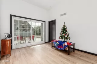 Photo #5: 6636472 Listing