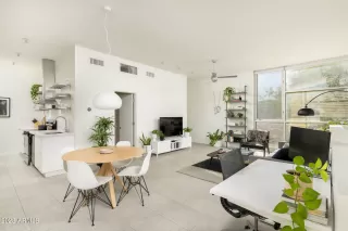 Photo #6: 6636731 Listing