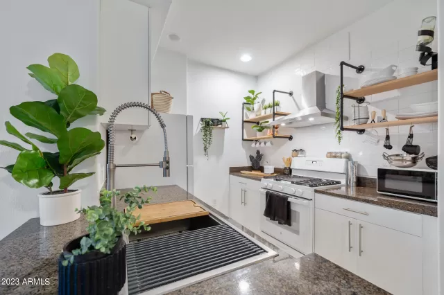 MLS: 6636782 Condo For Sale