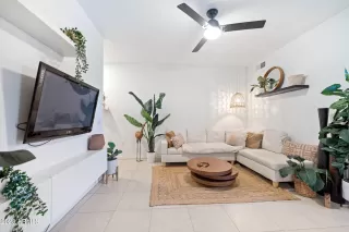 Photo #5: 6636782 Listing