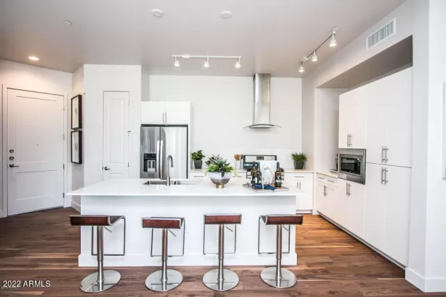 MLS: 6636919 Condo For Sale