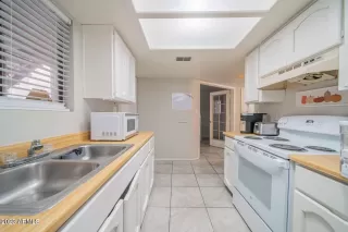 Photo #3: 6637532 Listing