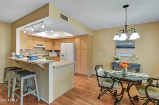 Photo #6: 6637617 Listing 