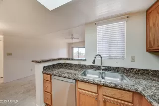 Photo #6: 6638181 Listing 