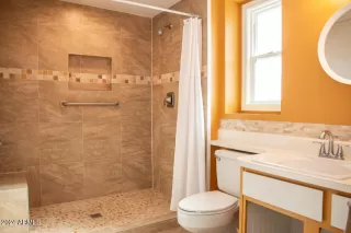 Photo #5: 6638337 Listing