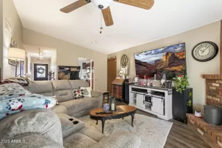 Photo #3: 6638446 Listing 