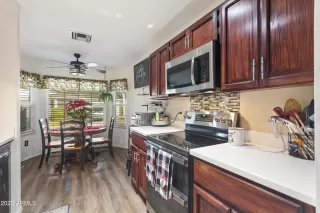 Photo #6: 6638446 Listing 
