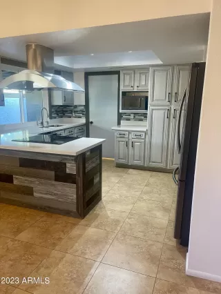 Photo #5: 6638508 Listing