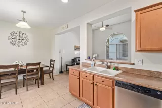 Photo #6: 6638677 Listing