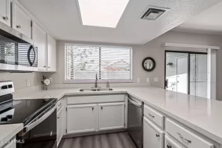 Photo #3: 6638707 Listing