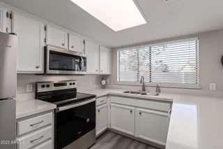 Photo #5: 6638707 Listing