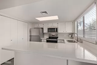 Photo #6: 6638707 Listing