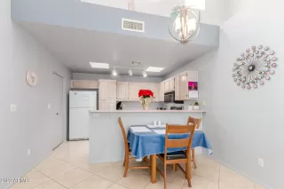 Photo #6: 6638822 Listing