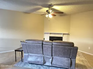 Photo #5: 6638875 Listing