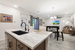 Photo #6: 6639919 Listing