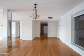 Photo #4: 6639958 Listing