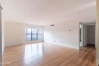 Photo #5: 6639958 Listing