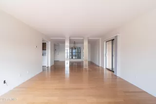 Photo #6: 6639958 Listing