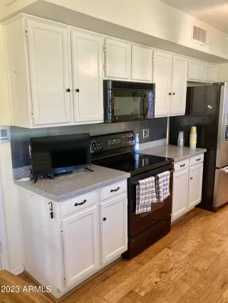 Photo #6: 6640007 Listing