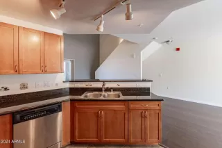 Photo #5: 6640055 Listing 