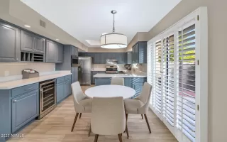 Photo #5: 6640157 Listing