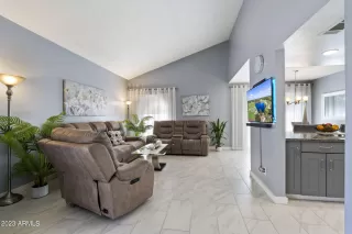 Photo #5: 6640351 Listing 