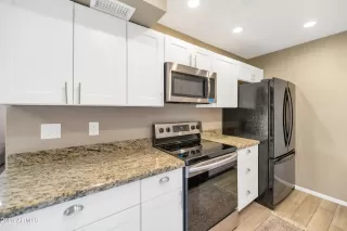 Photo #5: 6640452 Listing