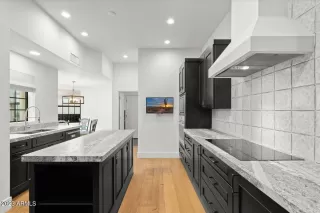 Photo #1: 6640684 Listing 