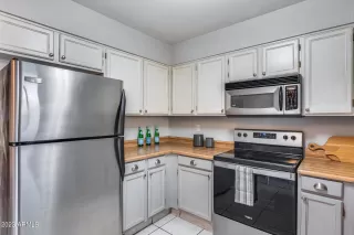 Photo #3: 6640750 Listing