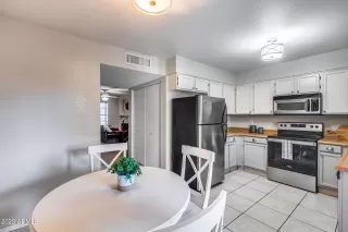 Photo #4: 6640750 Listing