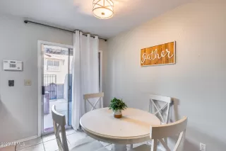 Photo #5: 6640750 Listing