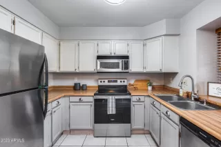 Photo #6: 6640750 Listing