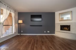 Photo #4: 6640974 Listing