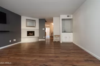 Photo #5: 6640974 Listing