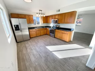 Photo #5: 6641037 Listing