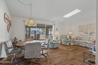 Photo #6: 6641895 Listing