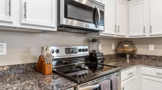 Photo #6: 6641923 Listing