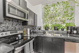 Photo #2: 6642125 Listing 