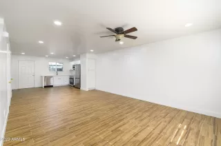 Photo #5: 6642342 Listing